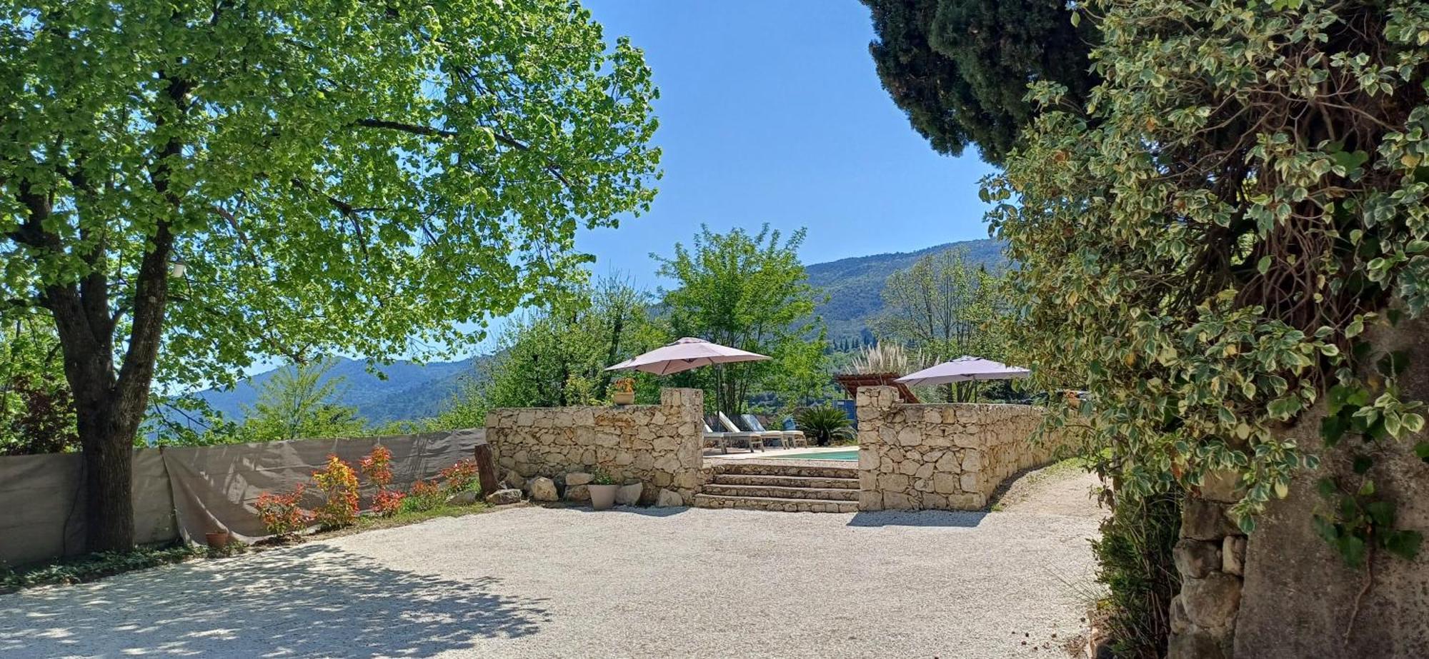 Bed and Breakfast Le Domaine De La Feuilleraie Coaraze Exterior foto